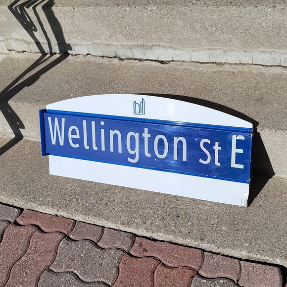 Wellington St Sign - Picture 2 of 2
